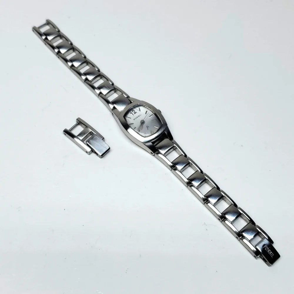 Vintage Fossil F² Watch ES9526 Silver Tone Steel Band White Face Swiss Parts